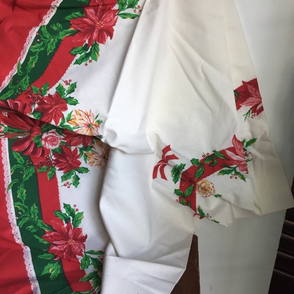 Vintage Christmas 70” round tablecloth & napkins 1988 - Picture 8 of 10